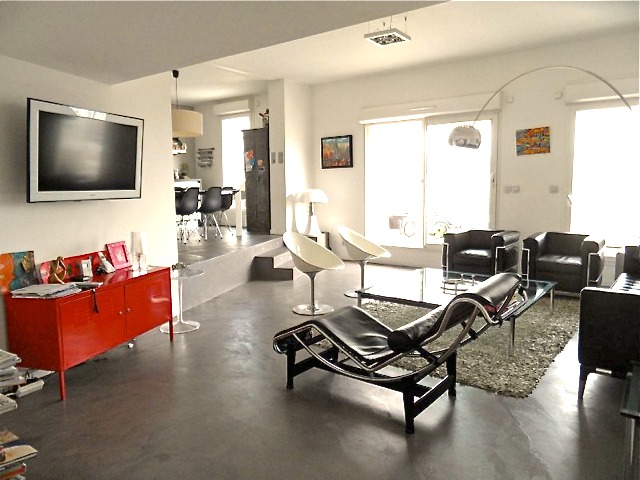 VENDU - 8ème - T4 avec terrasse - Garage- 517 000 € VENDU - 8ème - T4 avec terrasse - Garage- 517 000 €