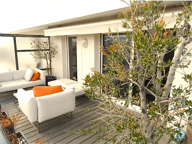 VENDU - 8ème - T4 avec terrasse - Garage- 517 000 € VENDU - 8ème - T4 avec terrasse - Garage- 517 000 €