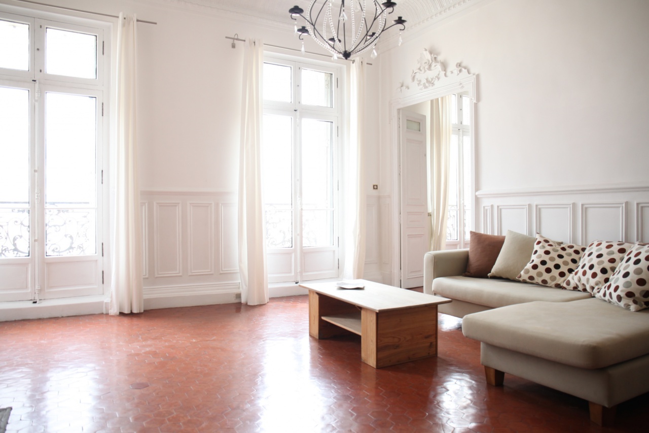 6E - PARADIS - T7 BOURGEOIS 217 M² - STUDIO 33 M² - CAVE - 699 000 €