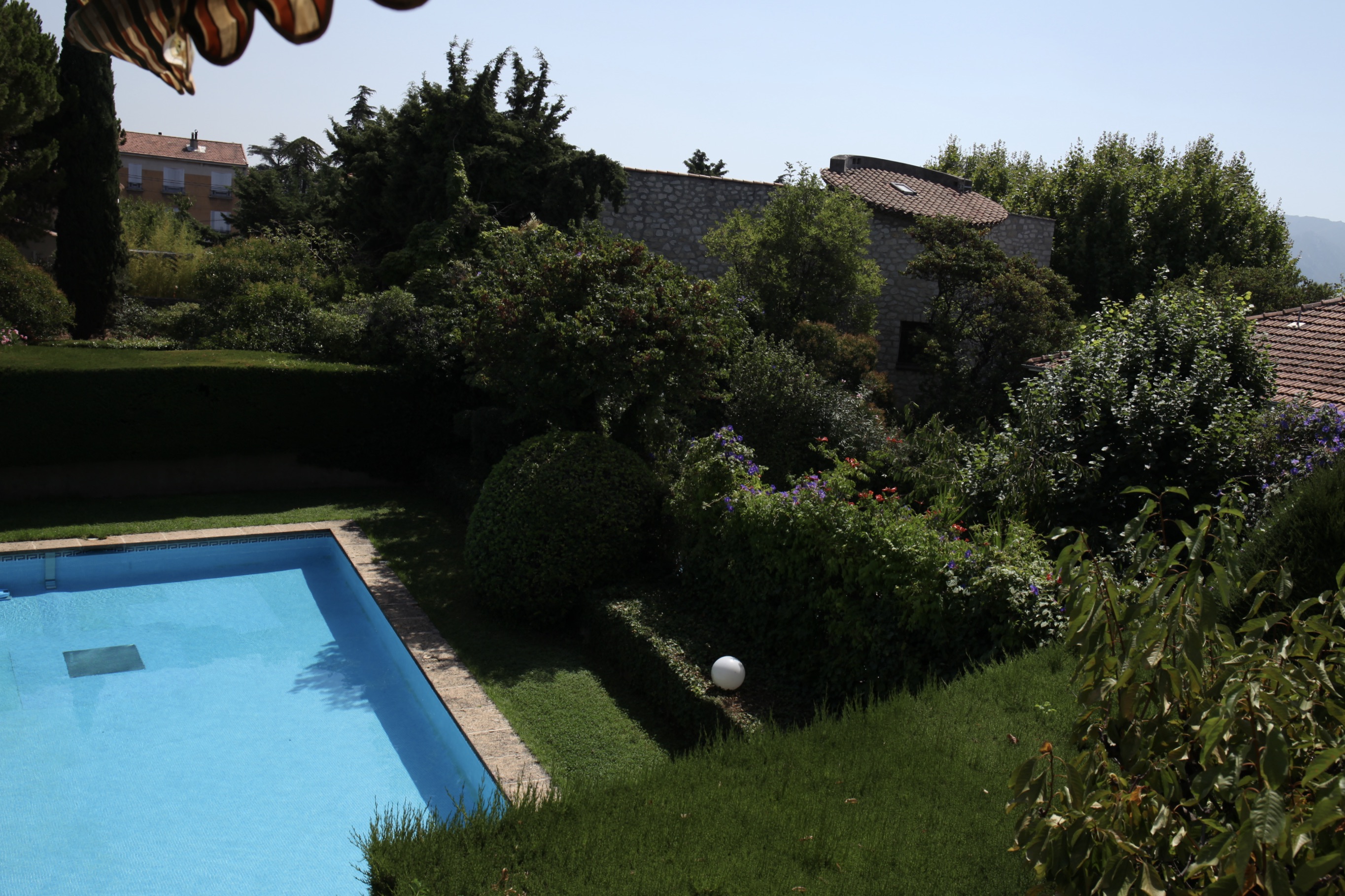 Vendu  - Saint Barnabé - grand T5 avec balcon / terrasse - 340 000 € Vendu  - Saint Barnabé - grand T5 avec balcon / terrasse - 340 000 €