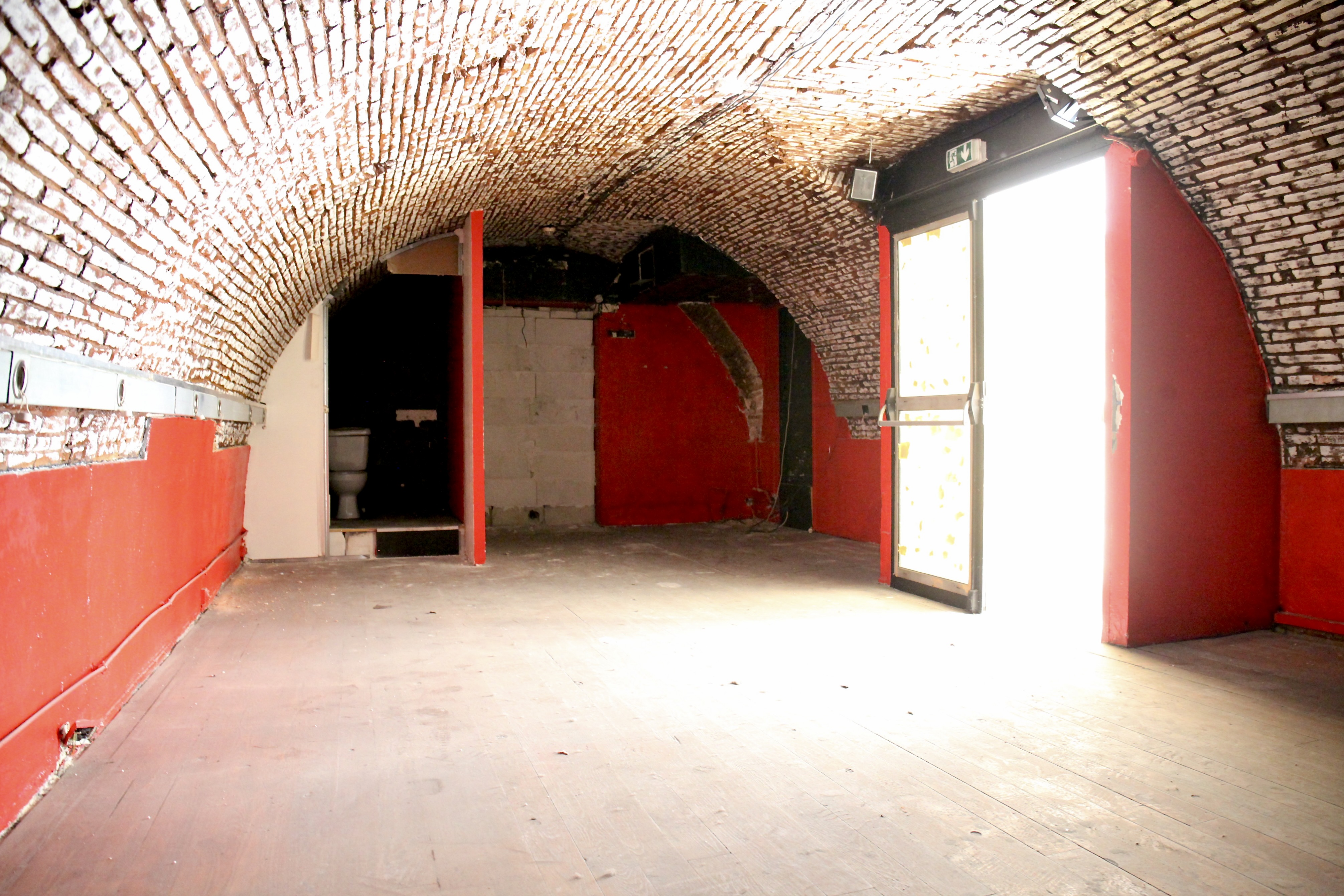 VENDU- 7e- Vieux- Port -  Locaux - 160 m2 - 298 000 € VENDU- 7e- Vieux- Port -  Locaux - 160 m2 - 298 000 €