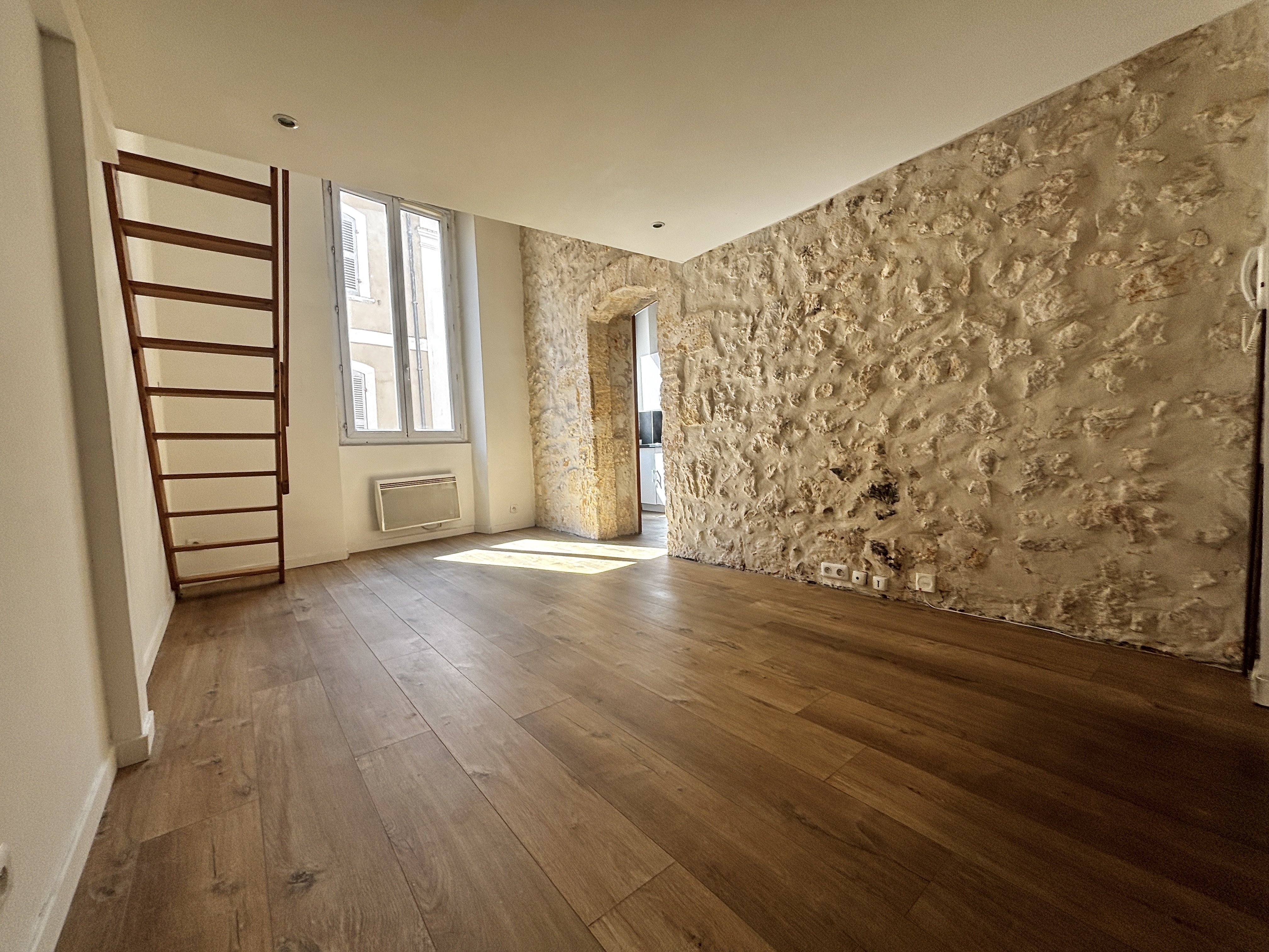 7E - SAINT VICTOR - T1/2 - 140 000 €